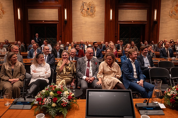 Peter van der Velden in de Raadzaal bij zijn afscheid